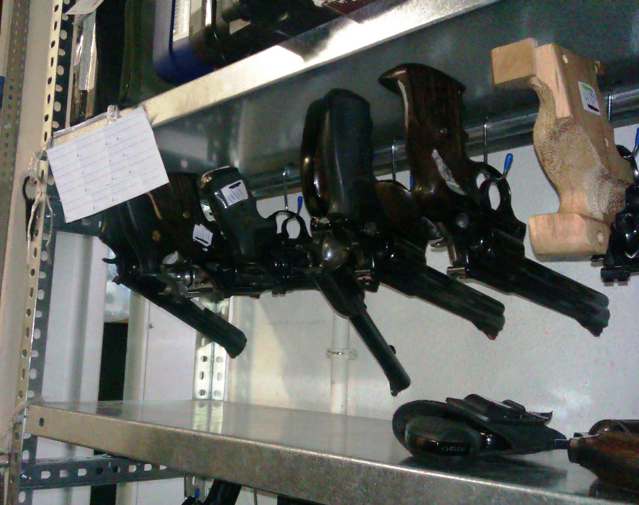 estanteria metalica para pistolas, armeros